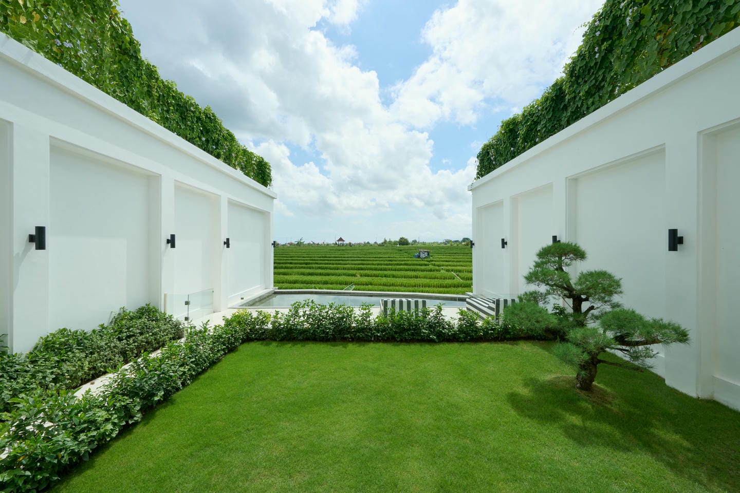 LUXURY 4 BEDROOM VILLA FOR SALE LEASEHOLD IN CANGGU BE-1303 